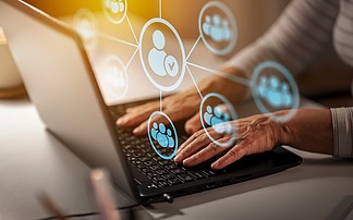 女性創(chuàng)業(yè)者如何借助社交媒體與計算機網(wǎng)絡(luò)技術(shù)實現(xiàn)產(chǎn)品銷售新突破